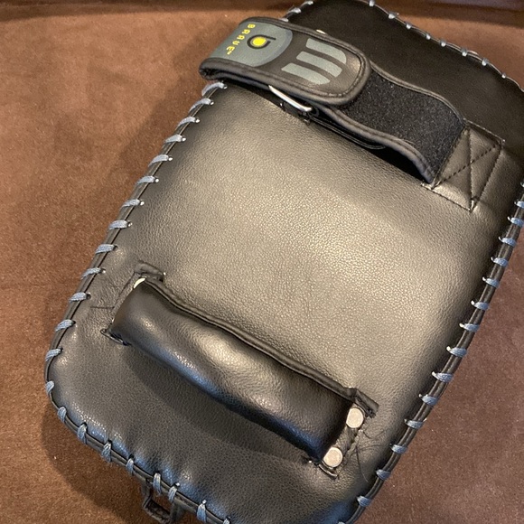 Century Black and Yellow Punching Pad - Picture 3 of 4